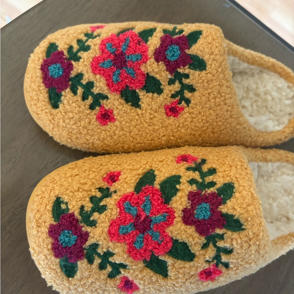 Natural Life Cozy Yellow Slippers - Picture 2 of 7